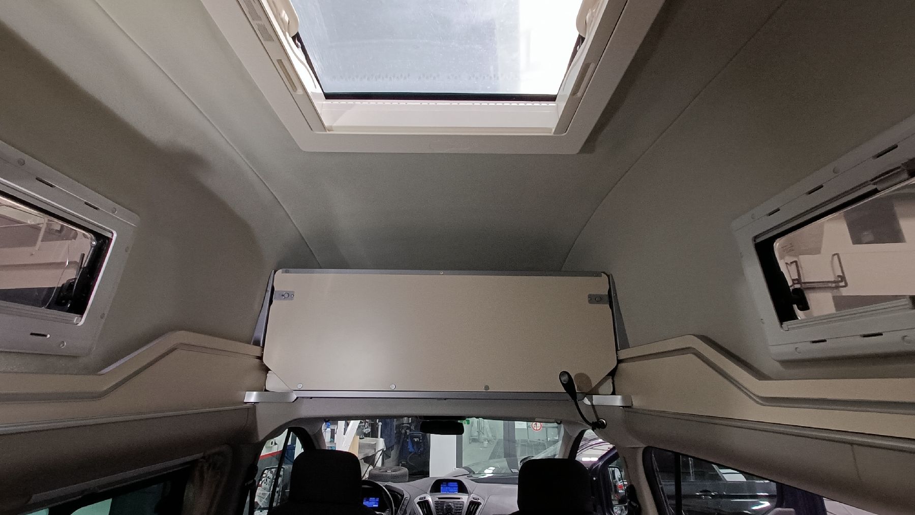 Ford Veicoli da campeggio: Ford Nugget Camper Hochdach – Usato da Oberengstringen venduto da 156driver 9