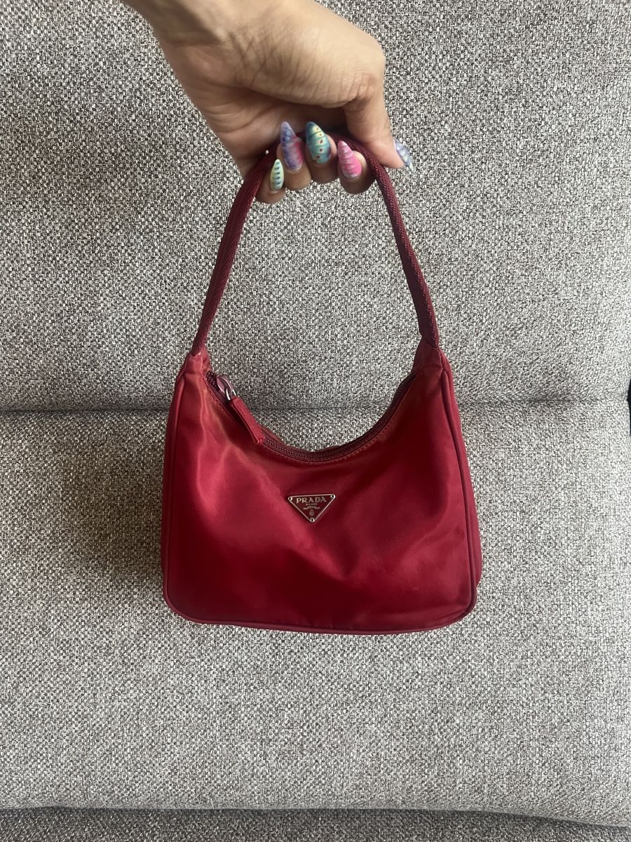 Prada Borse da donna: Prada Min Hobo Bag, Re-Edition 2000  – Usato da Basel venduto da noe_k52t 2