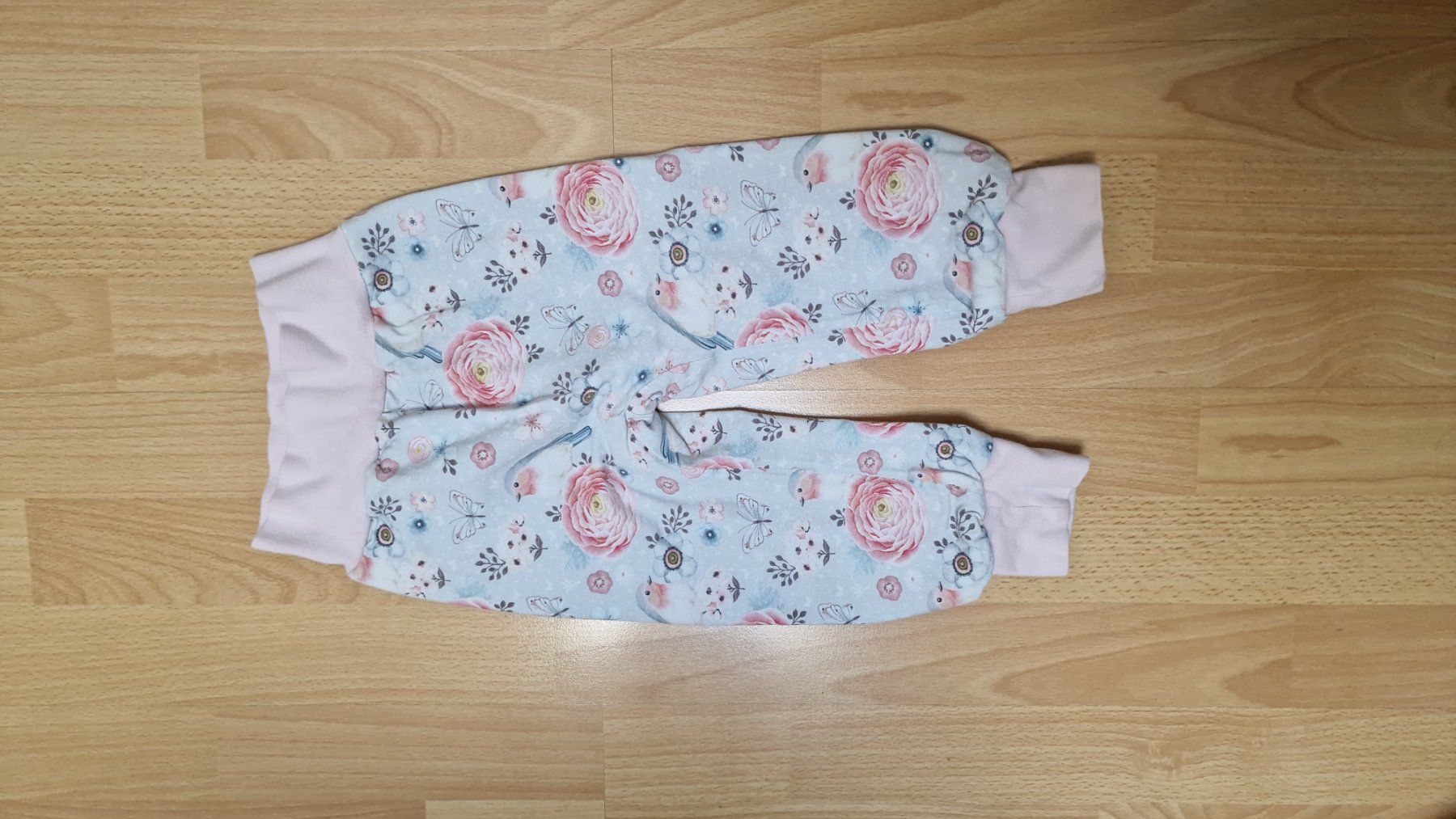 Pantalons: Hübsche Hose gr80 – D'occasion à Winterthur par Mmondeo