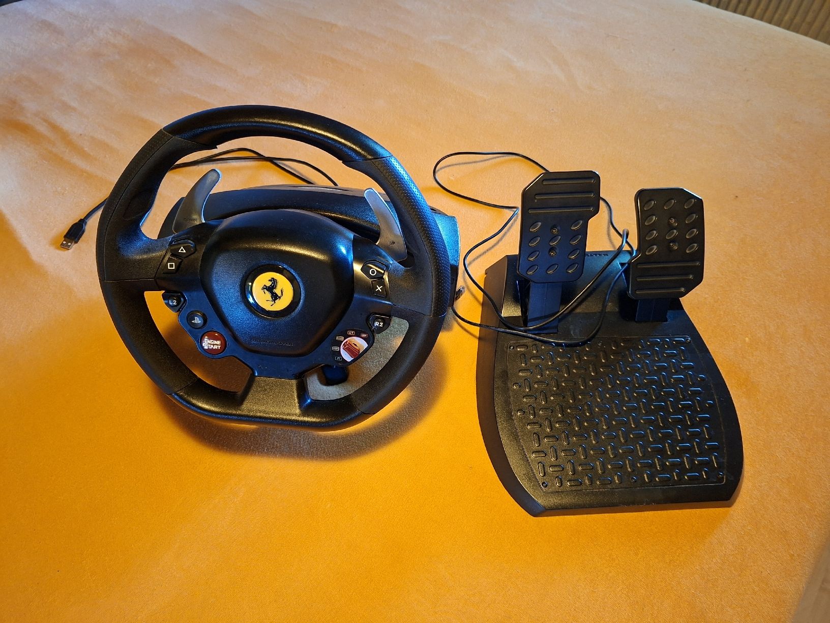 Thrustmaster Controller: Volant Ferrari Thrustmaster pour PS4/PS5 – Nuovo (secondo la descrizione) da Gumefens venduto da izalala