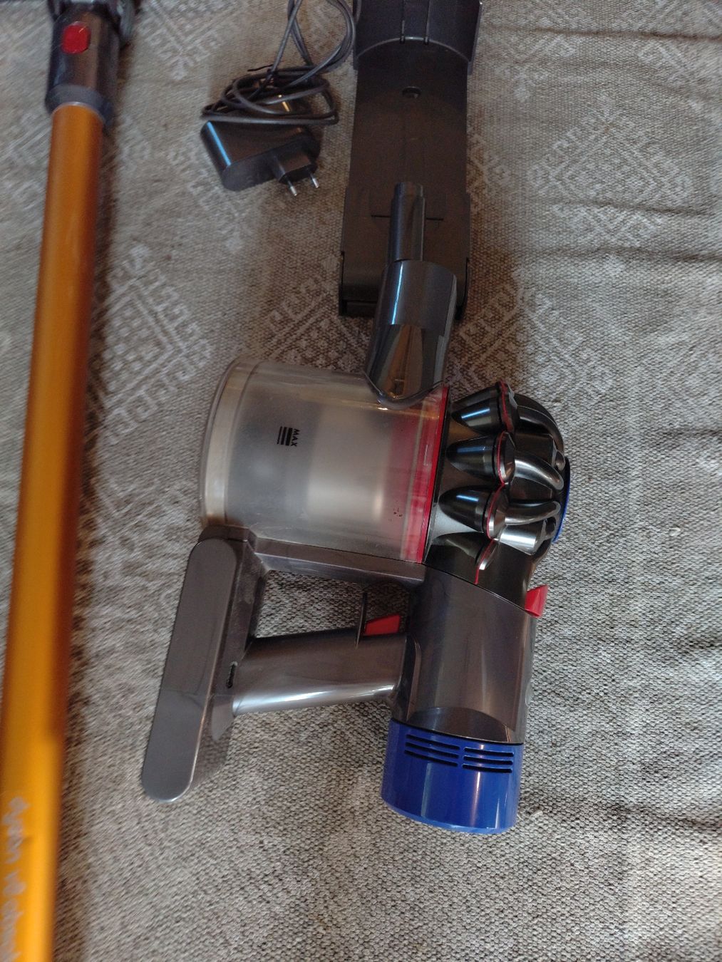 Dyson Staubsauger & Zubehör: Dyson V8 Akku Probleme – Defekt aus Scherz von texmanu 2