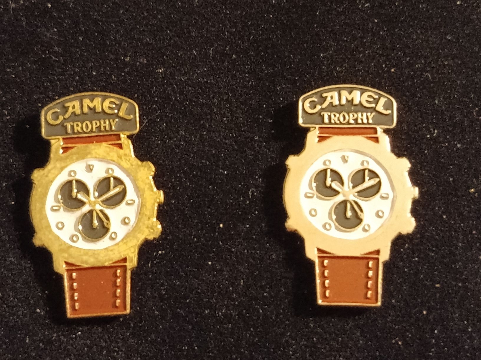 Camel Placchette & Badge: 2 pins  Camel Trophy montres  – Usato da Bex venduto da Canouille