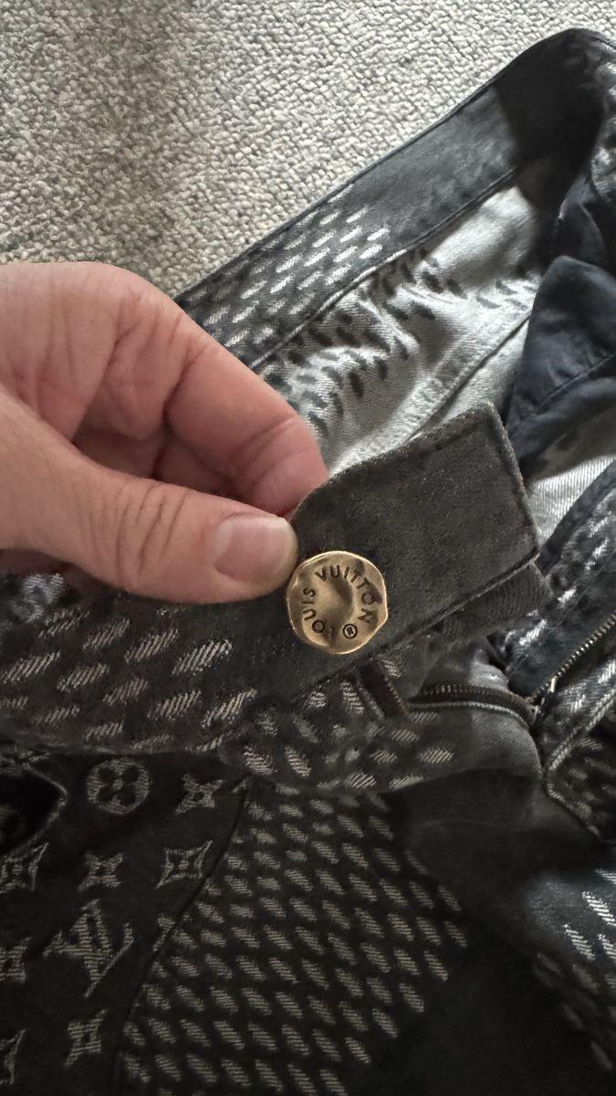 Pantaloni: Louis Vuitton x Nigo denim pants – Usato da Rotkreuz venduto da pas_kwk9 2