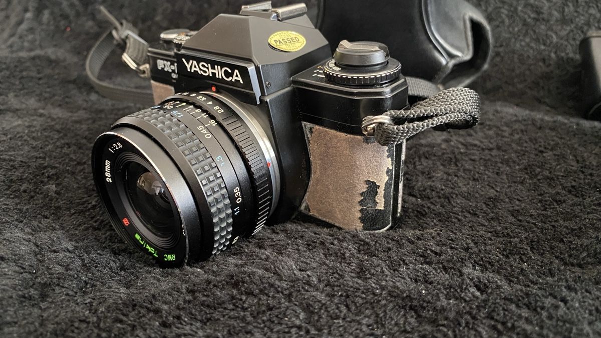 Yashica Fotocamera: Yashica FX-d Quartz Fotokamera set. – Usato da Beinwil am See venduto da Mpmmechanik 3