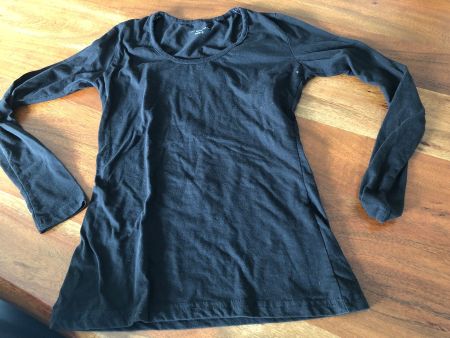 Schwarzes Langarm-Shirt, Gr. S, Rundhalsausschnitt