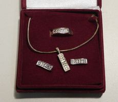 Schmuckset 4 Teiliges Modeschmuckset  wurde nie gebraucht