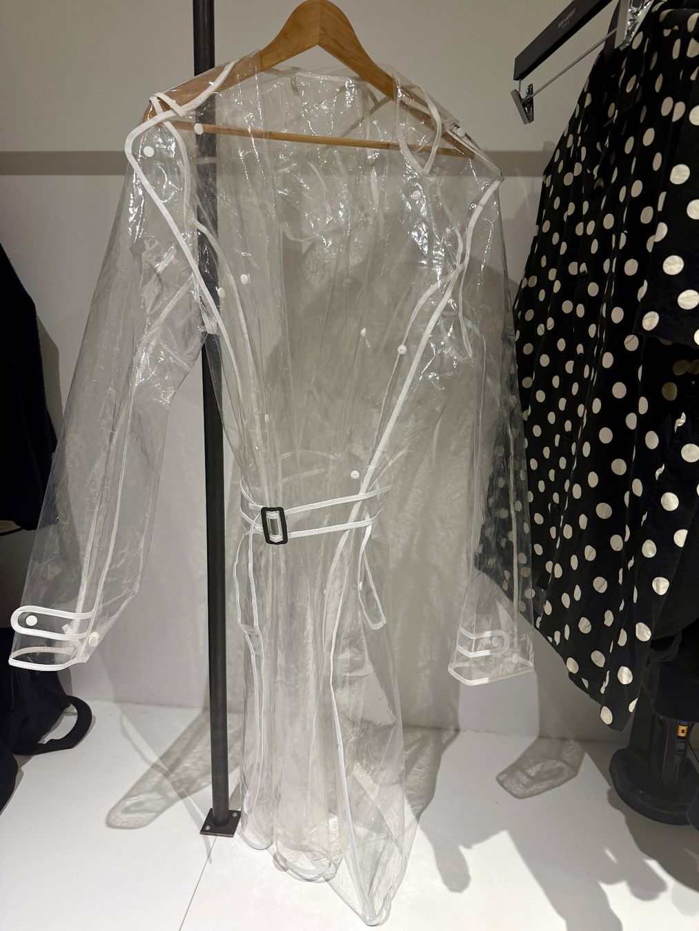 Cappotti: Trench en pvc transparent boutons pression – Usato da giffers venduto da sev_c9x9 1