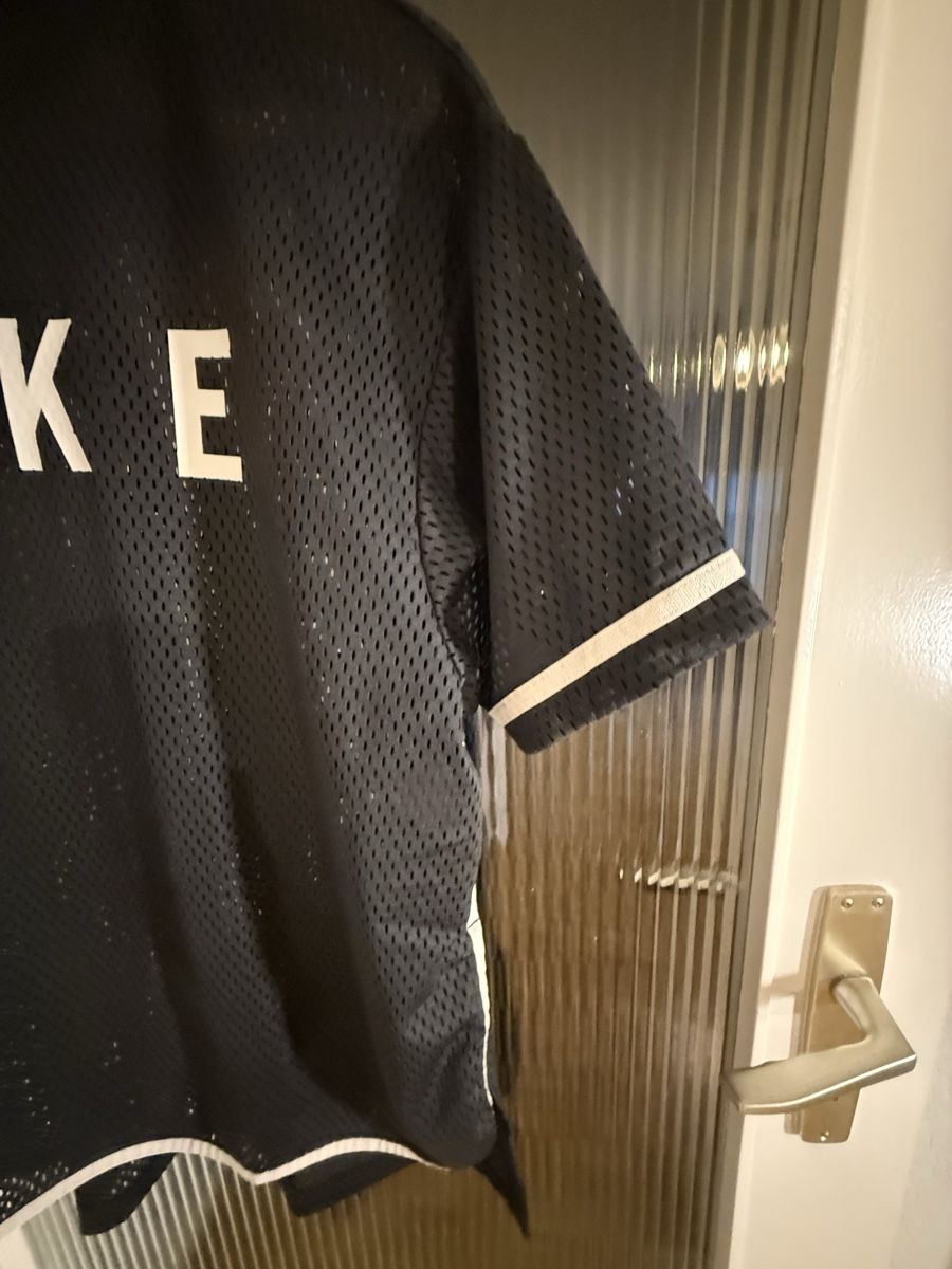 Nike T-Shirts: T-shirt Nike noir – Gebraucht aus Monthey von iri_9pt5 1