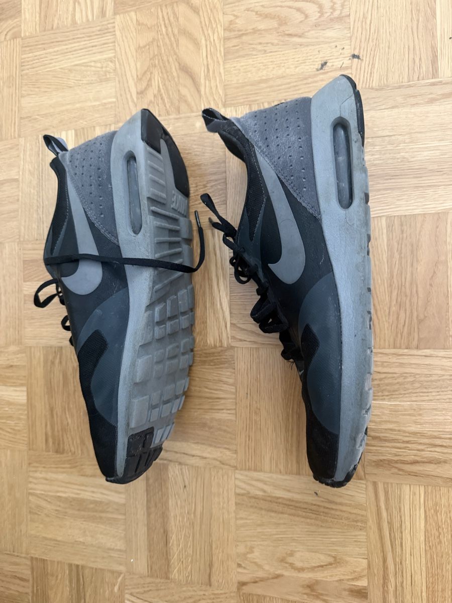 Nike Scarpe da uomo: Schwarze Nike Schuhe Grösse 46 – Usato da Solothurn venduto da AlllesMussRaus 2
