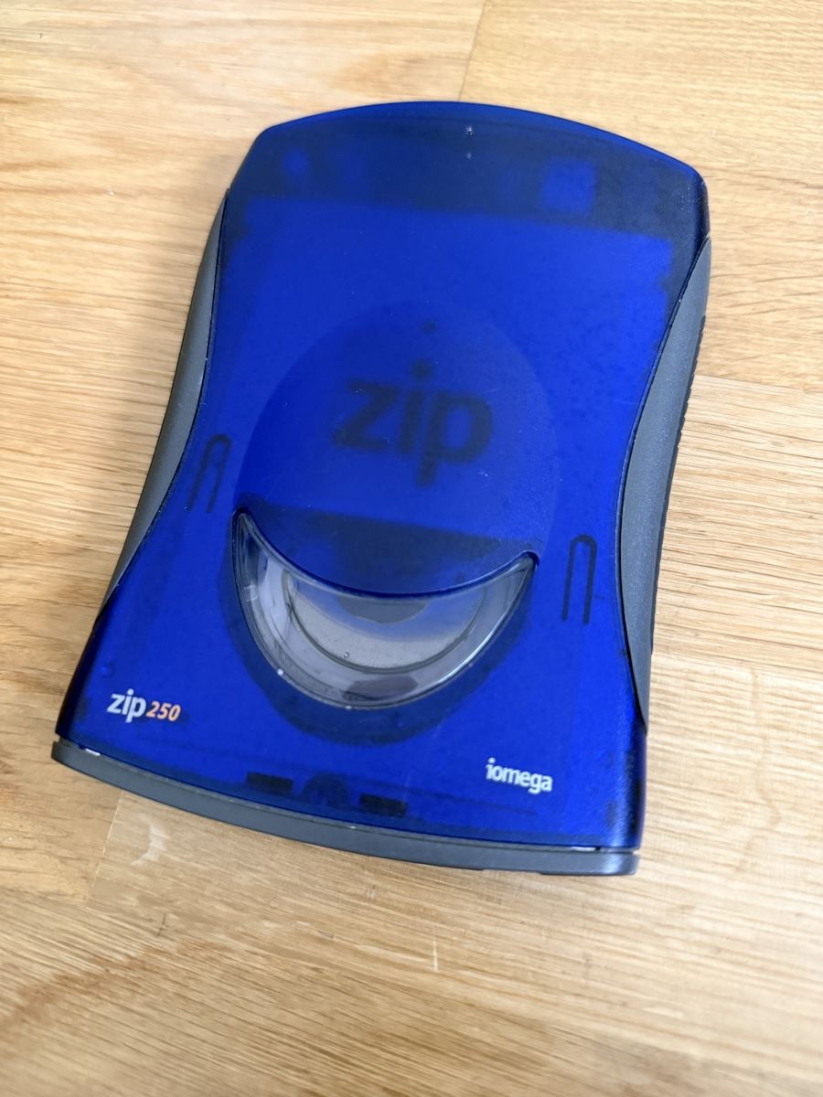 Lettore multimediale portatile: Lecteur Iomega Zip 250 USB – Difettoso da Penthalaz venduto da sup_5ztk