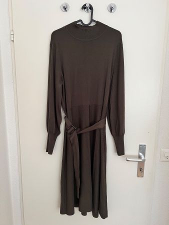 Robe en maille marron avec ceinture - bon état