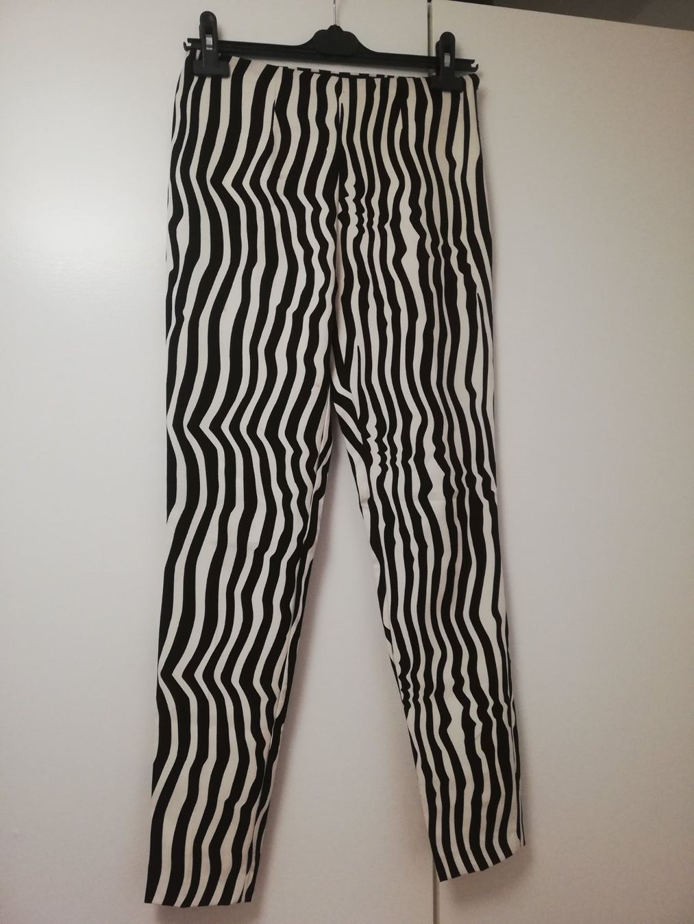 Pantaloni: Pantaloni a righe bianco e nero, taglia S - Ottimo! – Nuovo (secondo la descrizione) da Wettswil am Albis venduto da lin_8h9t 2