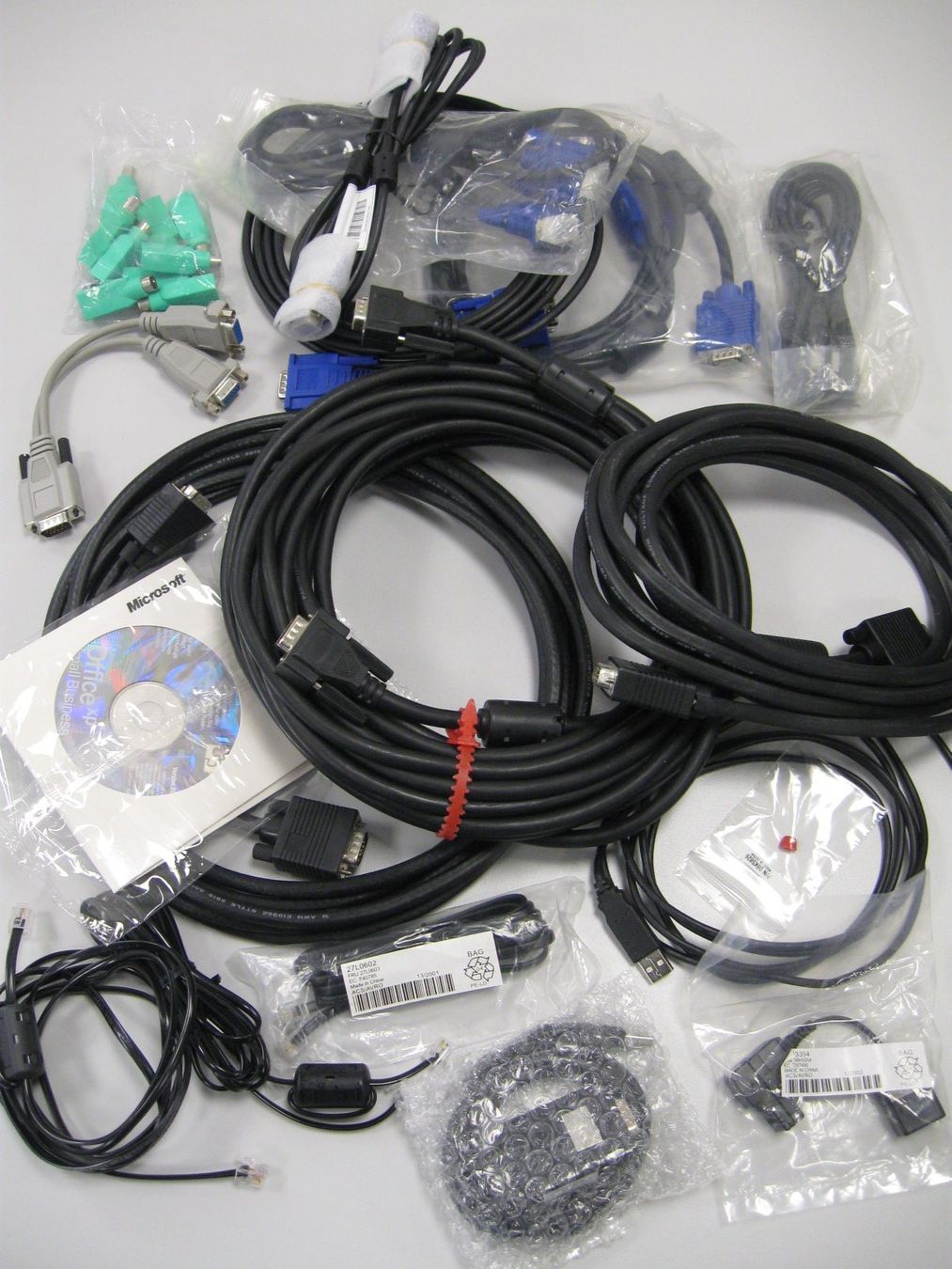 Cavi: LOT Computer Kabel Steckverbinder PS/2 USB seriell Office XP – Nuovo (secondo la descrizione) da Romanshorn venduto da samo1974