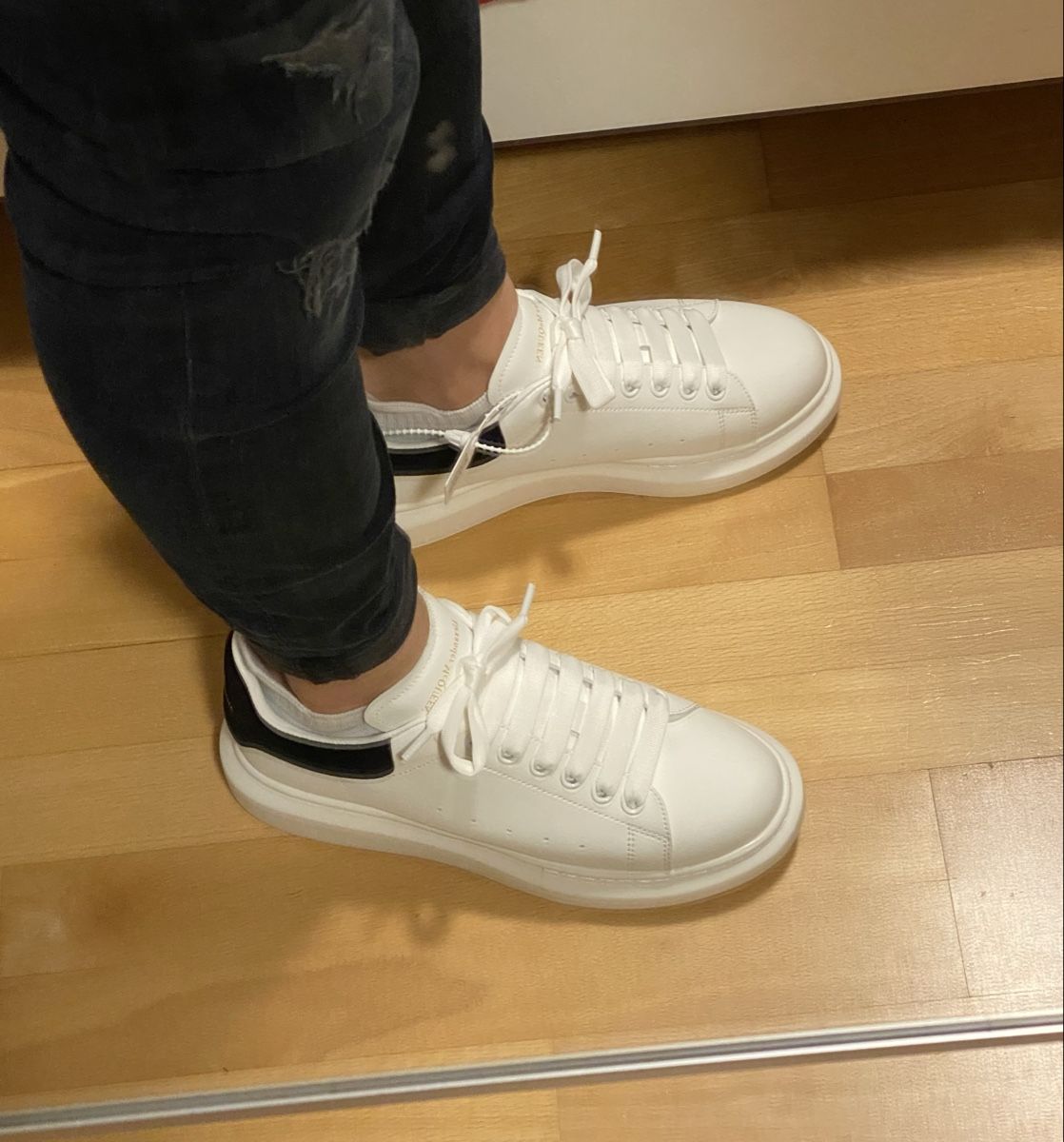 Herrenschuhe: Weisse Sneaker, Gr. 42, ungeöffnet – Neu und originalverpackt aus Wittenbach von RRoman 2