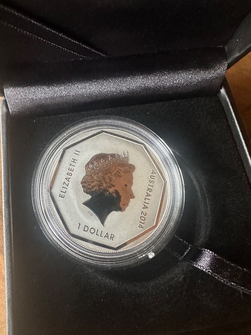 Tutti le monete: 1 Oz Australian Koala Road Sign 2014 – Nuovo e nell'imballaggio originale da Stäfa venduto da Mpower0 4
