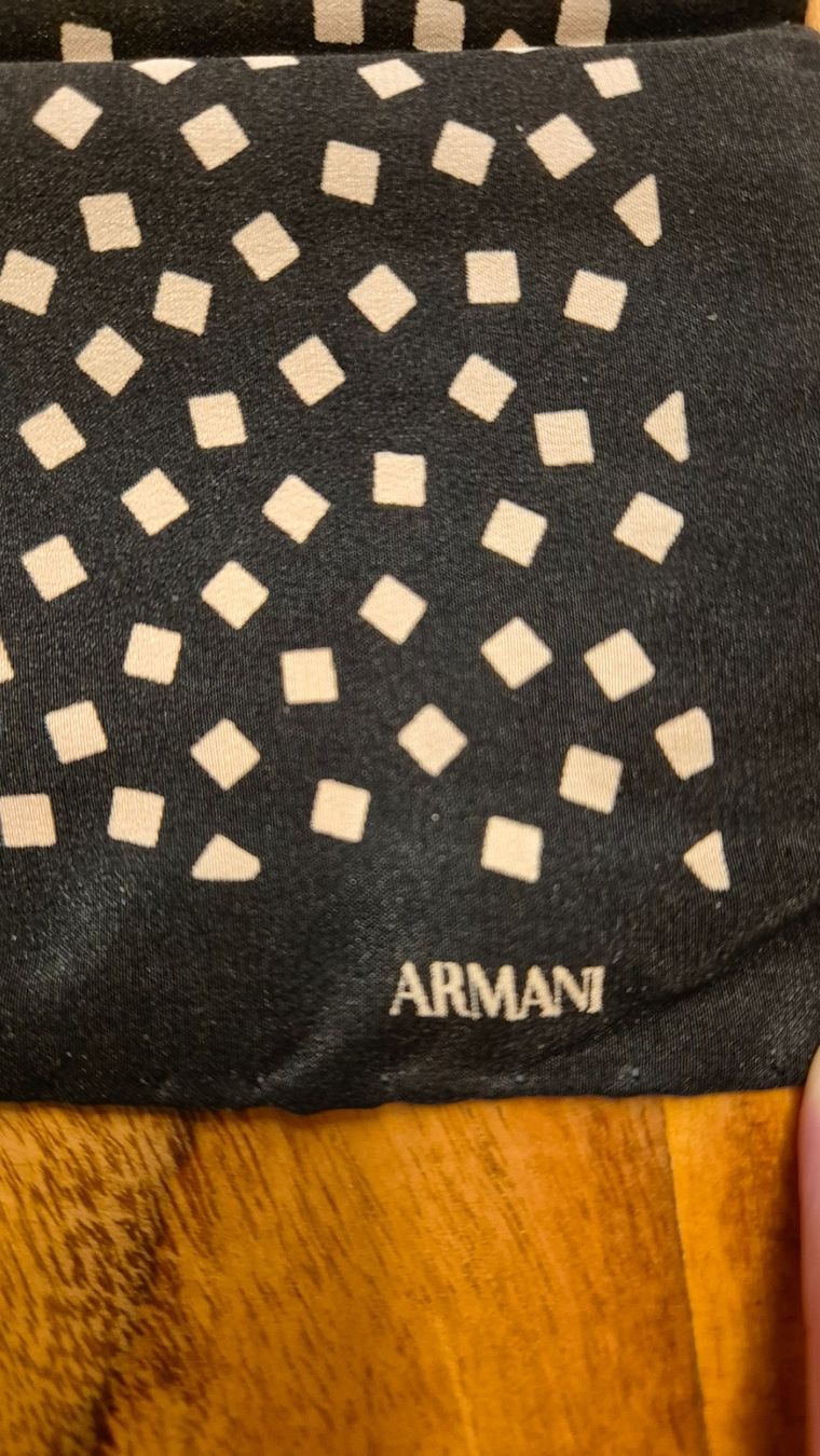 Altro in  Abbigliamento & Accessori: Armani Taschentuch 30x30 – Usato da Bern venduto da Isabelle20 2