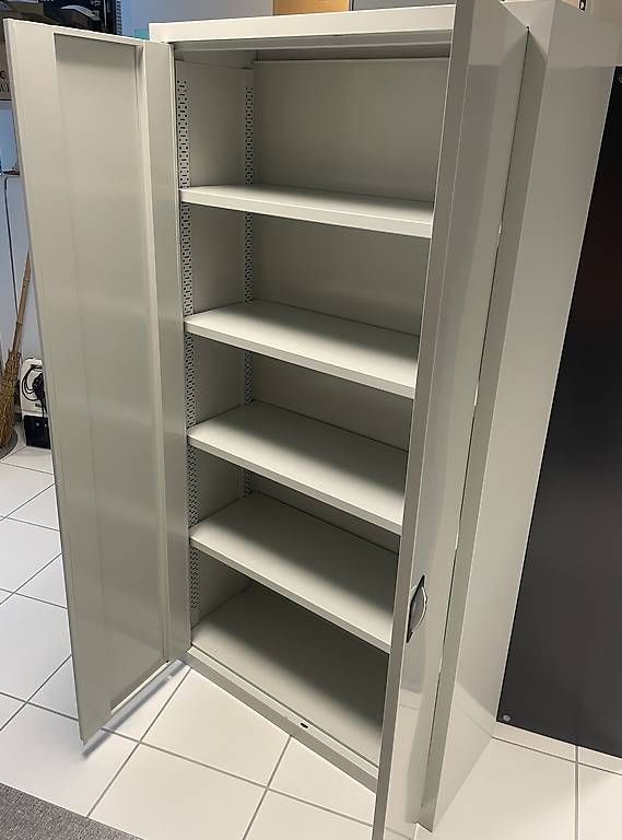Armadi: Armoire métallique de qualité – Usato da La Neuveville venduto da logane42 1