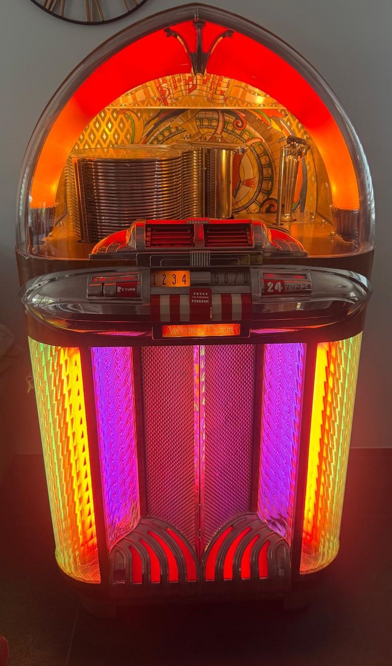 Wurlitzer Jukebox: Wurlitzer Jukebox Multi Selector Phonograph – Usato da Winterthur venduto da Mico9