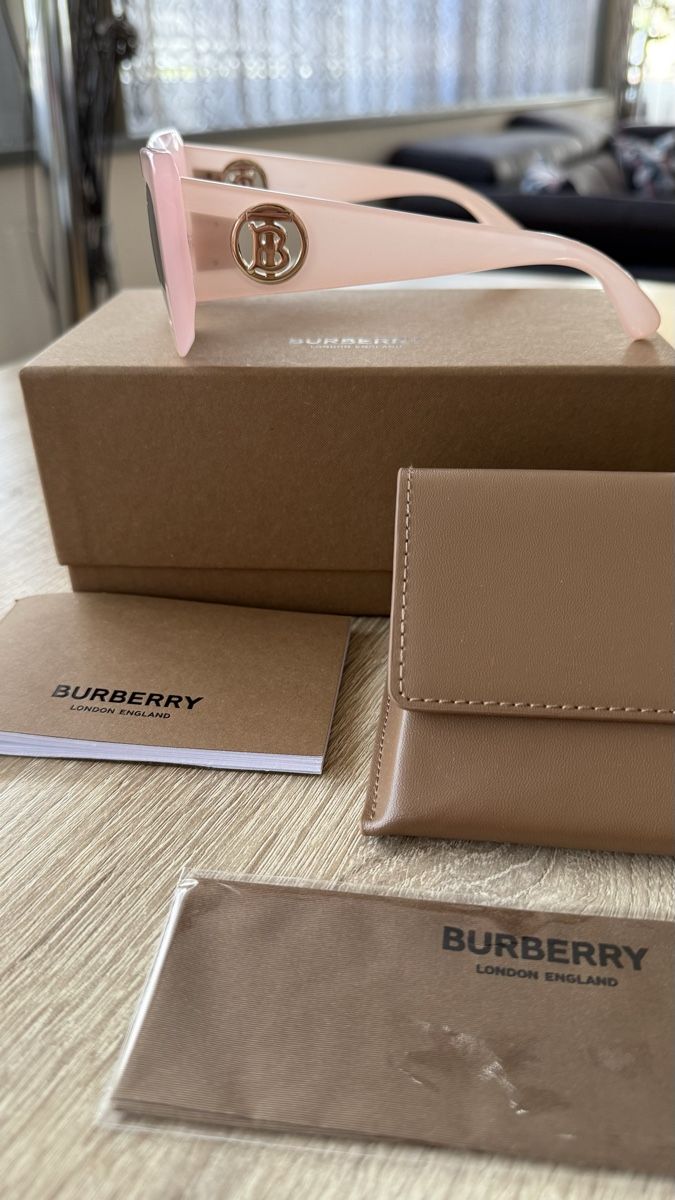 Burberry Occhiali & Lenti: Neue coole Burberry Sonnenbrille – Nuovo (secondo la descrizione) da Winterthur venduto da -BeHappy24- 2