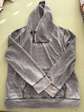 grauer Kapuzenpullover in Grösse XXL