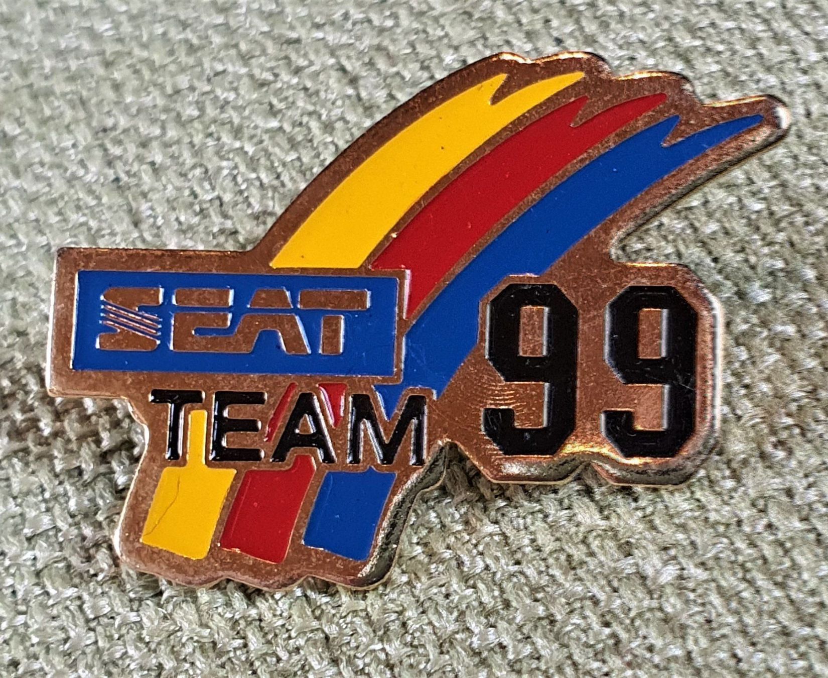 Plaketten & Abzeichen: C423 - Pin Seat Team 99 Schweiz – Gebraucht aus Reinach BL von Boston-Verkauf