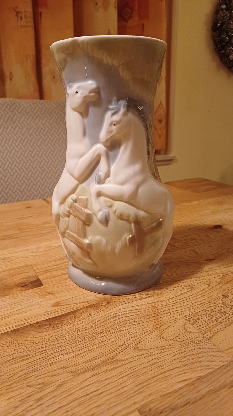 Vasen & Gefässe: Schöne Vase  Pferd motiv – Gebraucht aus Flawil von Naphtali