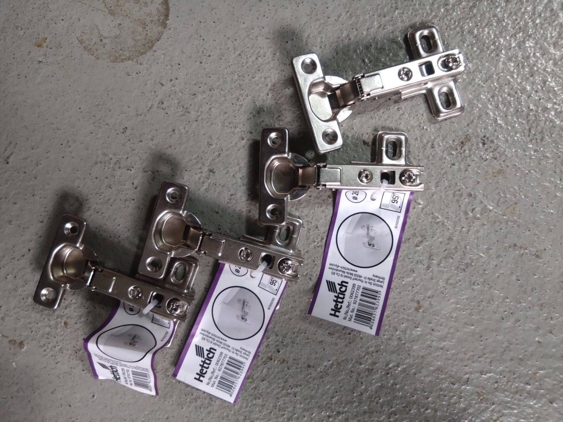 Supporti a parete: Hettich Scharniere, 4 Stück neu, 26mm – Nuovo (secondo la descrizione) da Lenzburg venduto da Timituckle