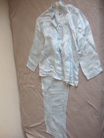 Pyjama aus Seide /Silk 100 % für Damen Gr. M NEU