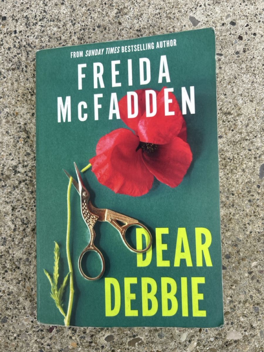 Bücher: Buch "Dear Debbie" von Freida McFadden englisch – Gebraucht aus Oberdorf SO von Larissa111
