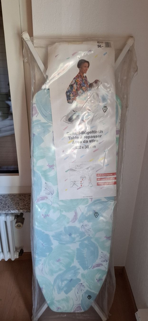 Bügelbretter: Dampfbügeltisch 120x38 cm noch verpackt – Neu (gemäss Beschreibung) aus Mellingen von lathei