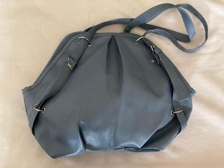 Blaue Handtasche