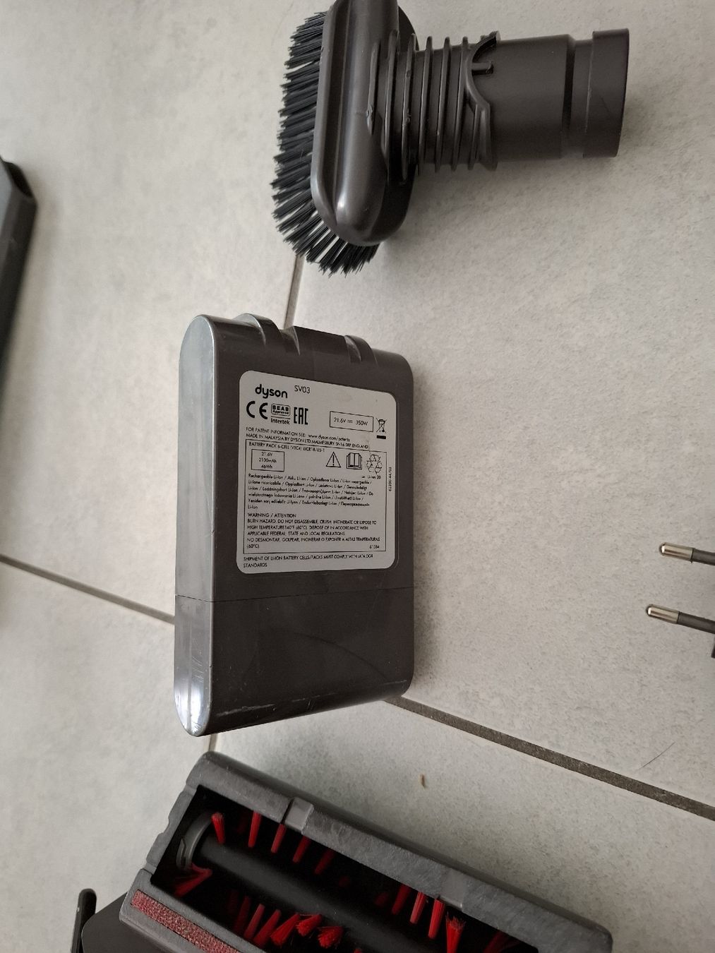 Dyson Aspirapolveri & Accessori: 2x Dyson V6  – Usato da Fully venduto da Taaat 4