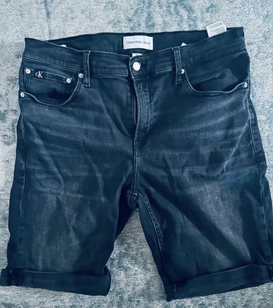 Tommy Jeans Denim Shorts Grösse 34 dunkelblau guter Zustand