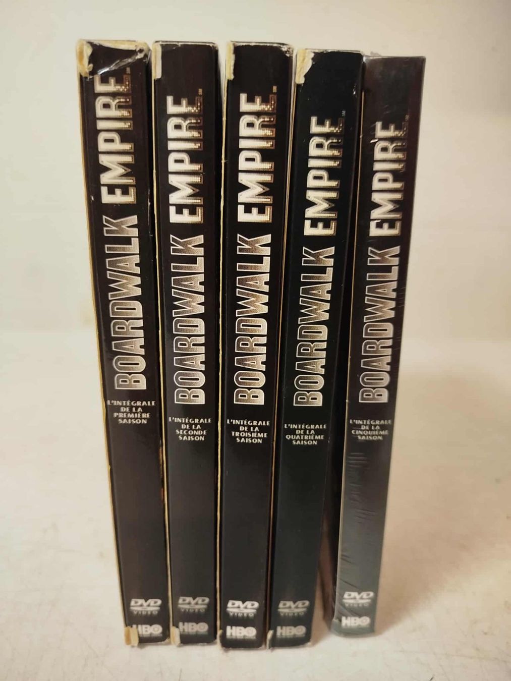 Tutti i DVDs: DVD Boardwalk Empire  Saison 1-5 – Usato da La Chaux-de-Fonds venduto da Emmaus2300CDF