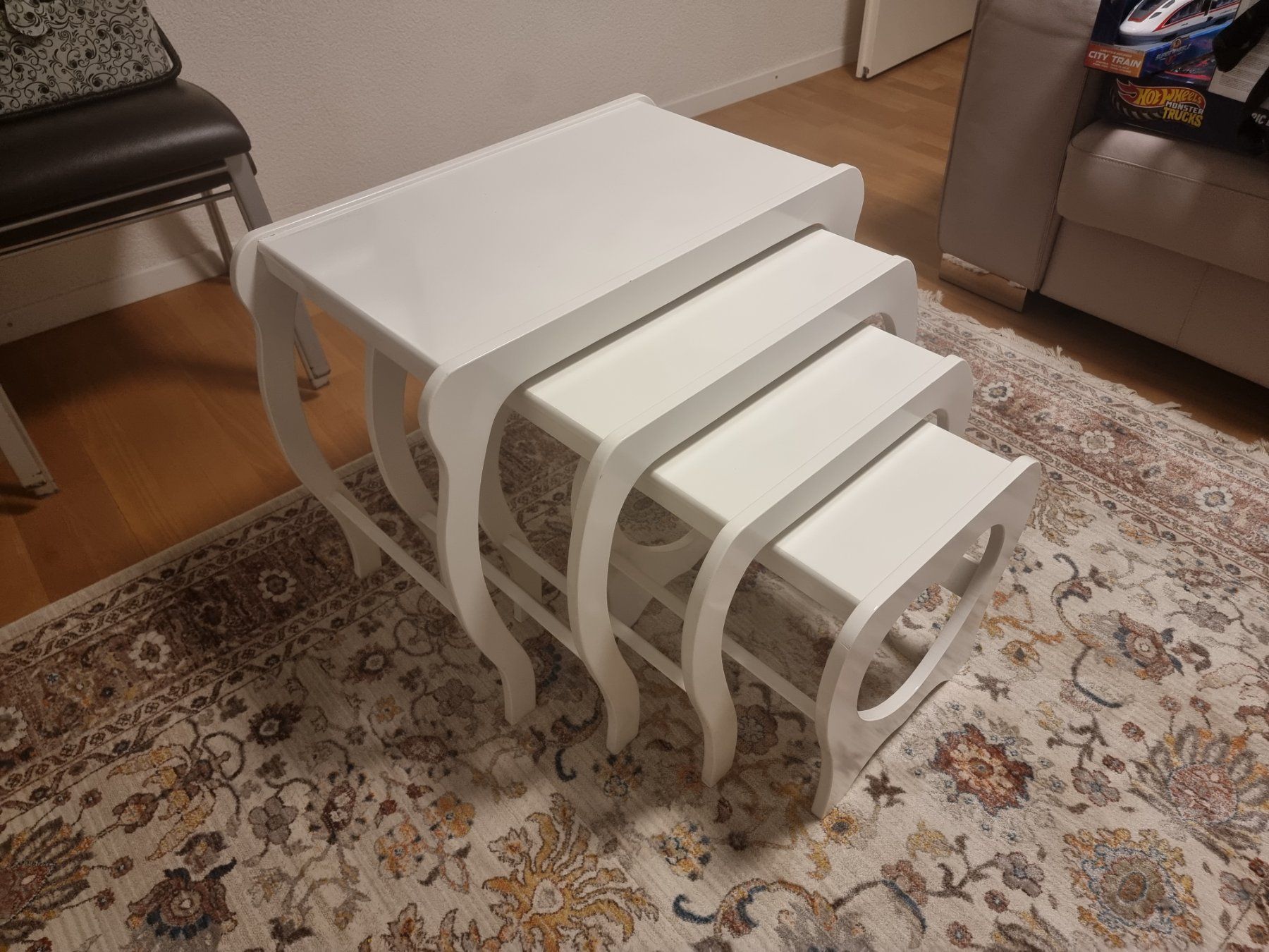 Set di tavolo e panche: Weiss Beistelltisch Set 4 Stück – Usato da Hettlingen venduto da osm_t6zs 2