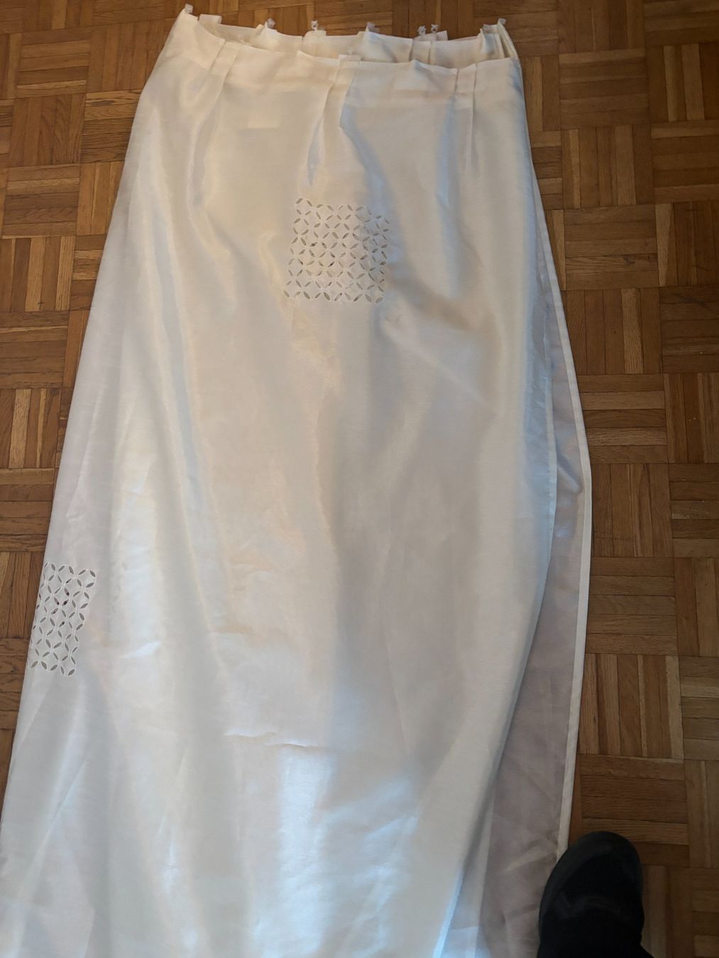 Vorhänge: Weisse Sommergardine mit Muster, 230x210 cm – Gebraucht aus Wallisellen von ASZT 1
