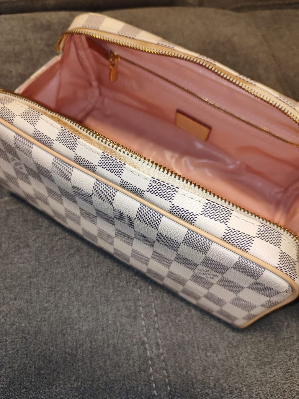 Louis Vuitton Kosmetikkoffer: Authentic Louis Vuitton Damier Azur Toiletry – Neu (gemäss Beschreibung) aus Niederhasli von mas_qg2w 2