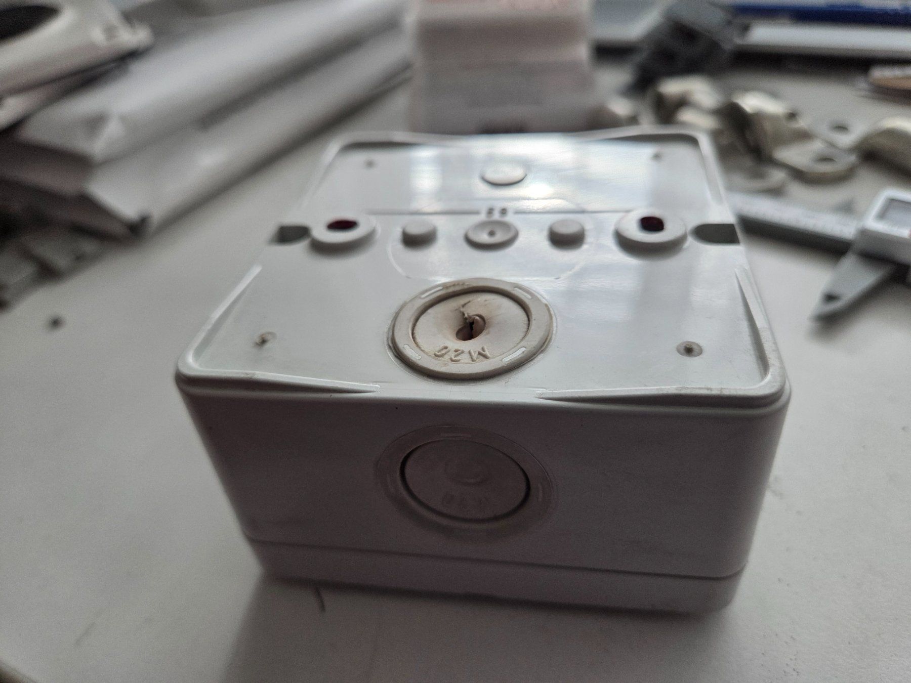 Alimentazione elettrica: Els, Abzweigdose 90 x 90 x 40, grau – Usato da Zürich venduto da eymen20 7