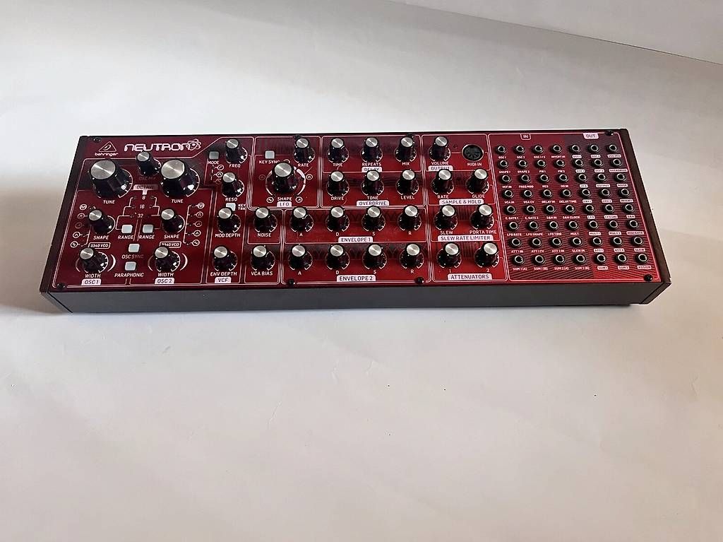 Musikinstrumente: Behringer Neutron  analoger Synthesizer – Gebraucht aus Zürich von Madshock