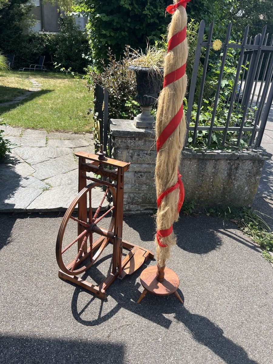 Rouets anciens: Antikes Spinnrad – D'occasion à Ostermundigen par mapa9