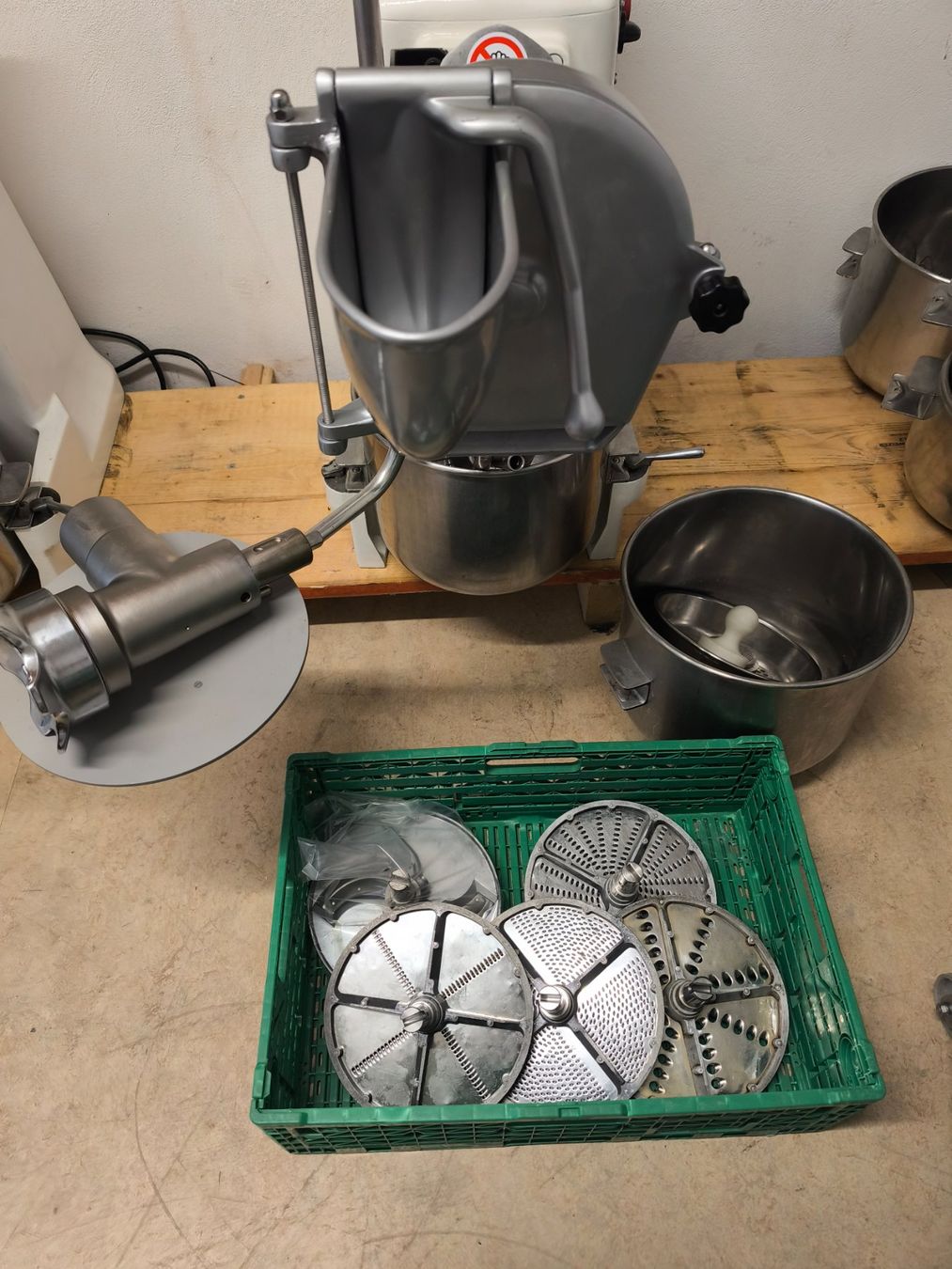 Lips Elettrodomestici da cucina: Lips Junior mit Fleischwolf Gemüseschneider Pasevit – Usato da Lengnau BE venduto da turbostef 3
