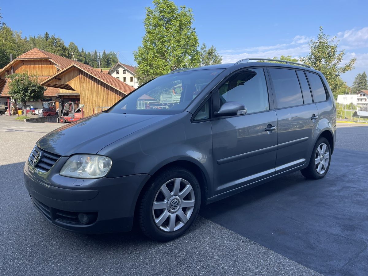 VW Autos: VW Touran 2.0TDI 7 Platz – D'occasion à Spiez par bertula