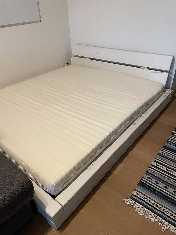 Lits: Holzbett 180 x 210 – D'occasion à Wängi par pri_59tg