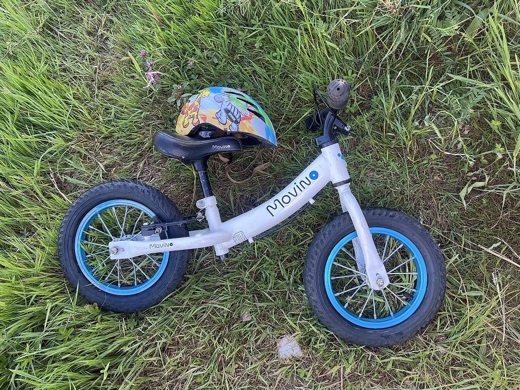Veicoli per bambini: Laufvelo Laufrad mit Helm – Usato da Bärschwil venduto da mon_xg56