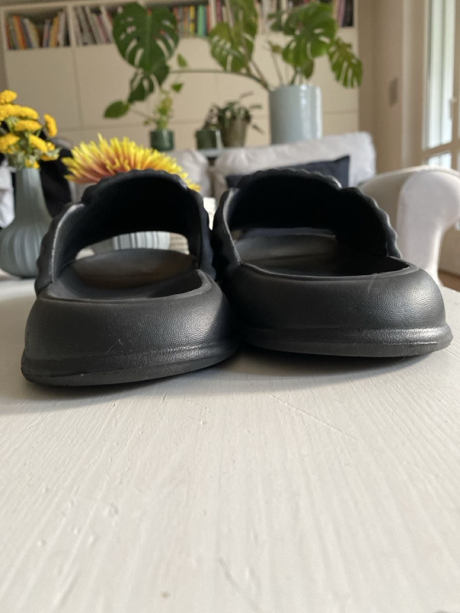 Scarpe da donna: Schwarze Pantoletten Gr. 39 Top Zustand – Usato da Winterthur venduto da san_9m2f 3