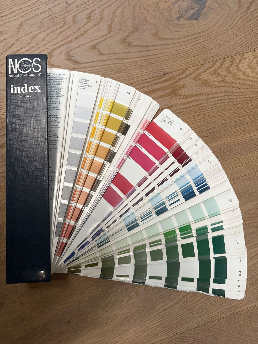 Peintures: NCS Farbfächer edition 2 – D'occasion à Affoltern am Albis par sut_gyh5