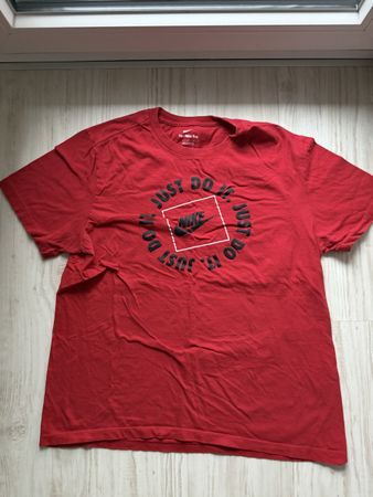 Nike T-Shirt, Red, Size L, Like New Condition, Summer ☀️