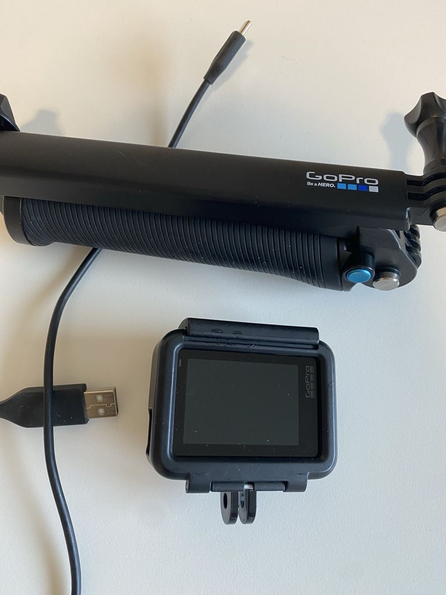 GoPro caméra avec poignée et câble de chargement inclus (Neu (gemäss ...