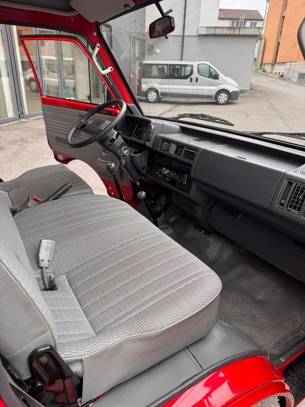 Mazda Autos: Mazda E 2000 I 4x4 – Gebraucht aus Steffisburg von Fwst 5