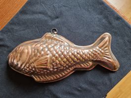 Fischfigur/-form aus Kupfer mit Haken
